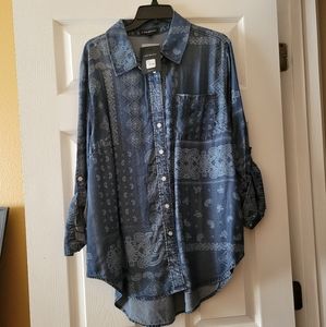 🏷NWT Paisley Print denim top